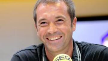 <b>ILUSIONADO. </b>Manu Carreño, ayer en su presentación oficial en los estudios de la Cadena SER.