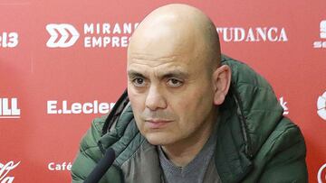 Chema Aragón, en la sala de prensa de Anduva.