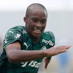 Endrick agiganta su figura