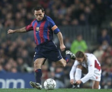 Sergi como jugador del Barcelona ante el Roma en un partido de Champions League (2002).  BARJUAN