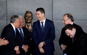 Cristiano, muy feliz en el aeropuerto de Madeira