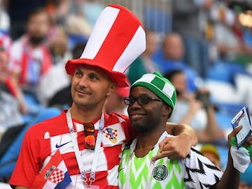 Aficionados de Croacia y Nigeria.