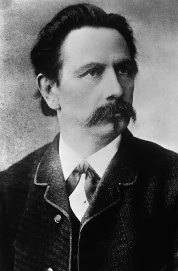Gottlieb Daimler (1834-1900) y Carl Benz (1844-1929) fueron pioneros en la fabricacin de automviles. Nunca se conocieron personalmente, pero desarrollaron simultneamente los primeros automviles del mundo. En 1926, gracias a ellos, se form una de las alianzas automovilsticas ms importantes de la historia de la automocin. Benz & Cie y Daimler Motoren Gesellschaft se fusionaron dando paso a Daimler-Benz, conocida posteriormente como Mercedes-Benz. Esta fusin reflej la expansin del automvil como bien de consumo de masas en las nuevas sociedades industriales.