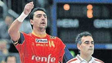 <b>SERIOS. </b>Juancho Pérez y Pastor, durante un partido del Mundial.