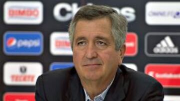 Jorge Vergara dueño de Chivas en conferencia de prensa.