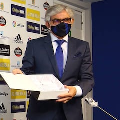 La Ponferradina nombra embajador honorífico al exportero Eduardo