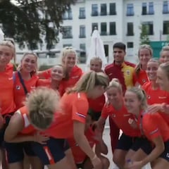Watch: Alcaraz sparks a wild frenzy in the most viral Olympic moment!