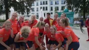 Watch: Alcaraz sparks a wild frenzy in the most viral Olympic moment!