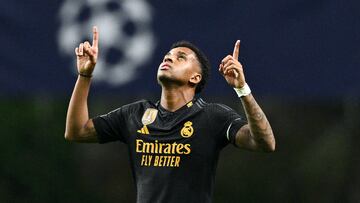Rodrygo jugador del Real Madrid celebrando tras marcar el primer gol del equipo.