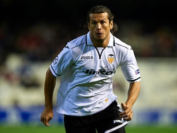 Se le recuerda por aquel gran H¨¦rcules pero paraguayo fich¨® por el Valencia en la temporada 13/14.