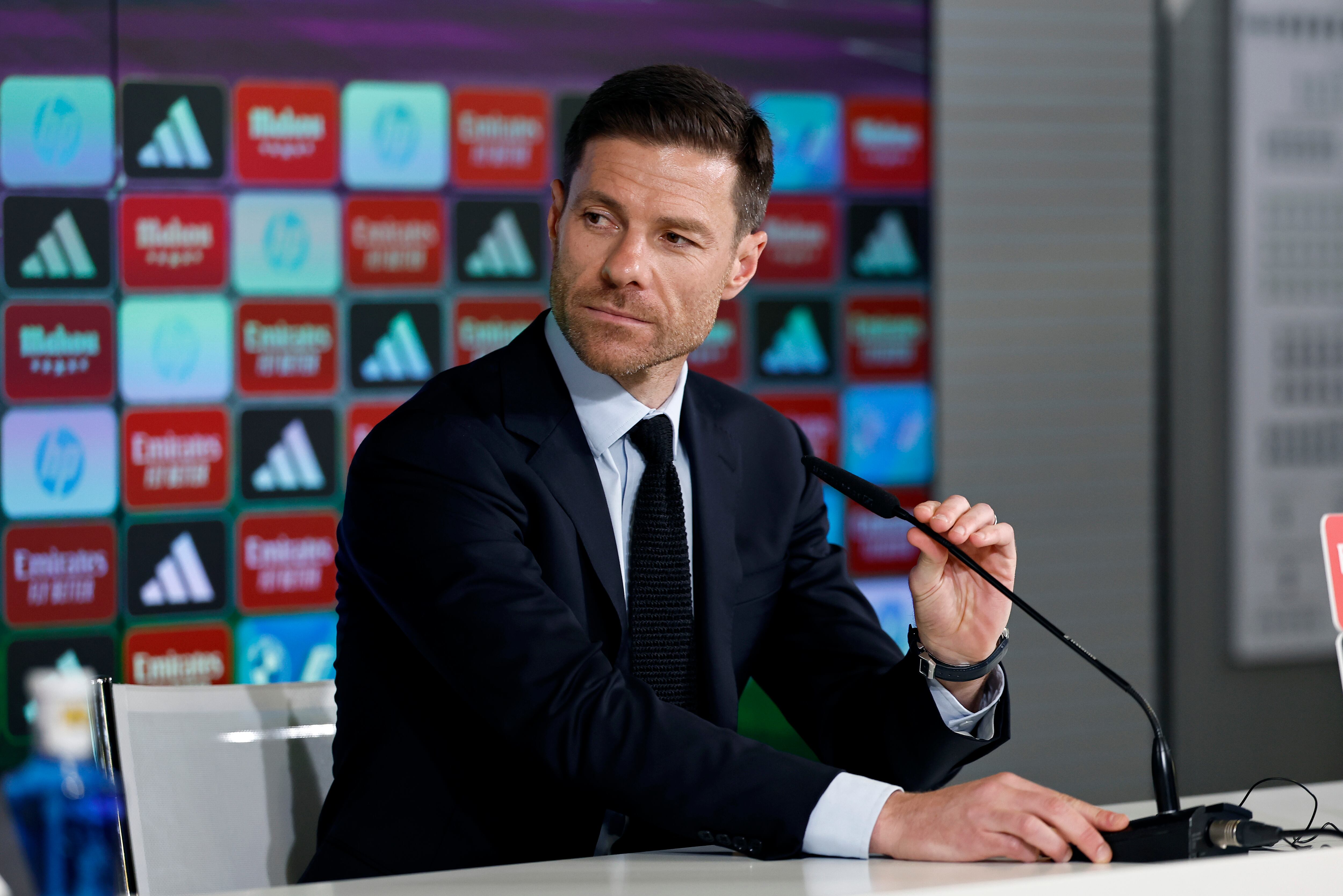 غوارديولا يشيد بقدرات تشابي ألونسو لتدريب ريال مدريد ويؤكد على صعوبة الموسم مع مانشستر سيتي