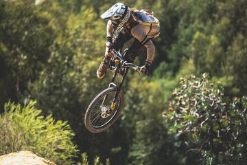 El premio al piloto de MTB con más estilo de Darkfest 2020 se lo ha llevado el belga Nico Vink. Este piloto de Sint-Niklaas lleva muchos años en la escena en los que ha ido depurando un estilo sin igual que le ha valido un premiocomo este. 