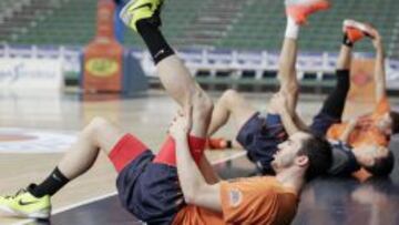 Pau Ribas, en un entrenamiento del Valencia.