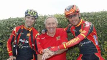 UN EQUIPO. Valverde, el seleccionador Mínguez y Purito hacen piña ya que consideran que sus bazas pasan por ser un verdadero equipo.