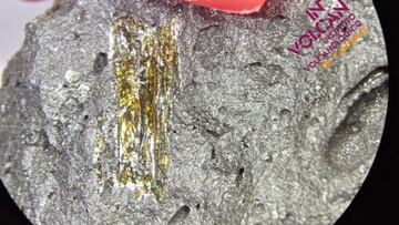 El volc¨¢n expulsa una piedra semipreciosa