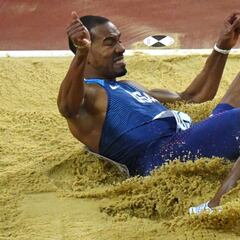 Triplete de Taylor en triple: bate a Edwards en oros mundiales