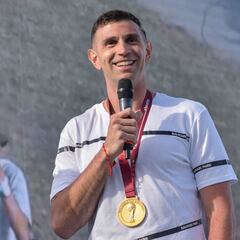 Emiliano Dibu Martínez has paid more than €20,000 for a dog to protect his World Cup medal