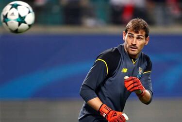 Casillas clashes with Financial Fair Play at Porto