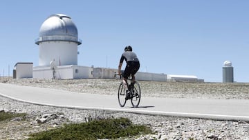 Imagen de la cima del Observatorio de Javalambre, final de la quinta etapa de la Vuelta a Espa&ntilde;a 2019, que As reconoci&oacute; junto a Fernando Escart&iacute;n.