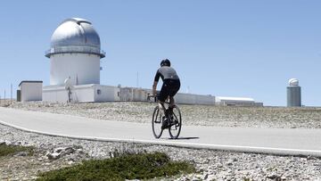 Imagen de la cima del Observatorio de Javalambre, final de la quinta etapa de la Vuelta a España 2019, que As reconoció junto a Fernando Escartín.
