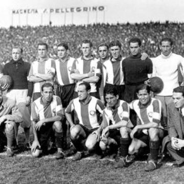 En la imagen aparecen pericos y rojiblancos en la gira de 1935, todos con la camiseta del Espanyol. Pericos son Benito Pérez, Solé, Edelmiro I, Espada, ‘Tin’ Bosch y Manolín. Del Atlético de Madrid aparecen Pacheco, Rodriguez, Corral, Alejandro, Arocha, Marin, Elícegui y Chacho.