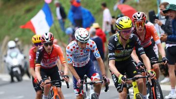 Carlos Rodríguez, en una fuga durante la etapa 14 del Tour 2025.