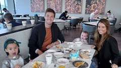 “Nunca imaginé tener familia y seguir jugando... Me gusta que mis hijos viajen, el trabajo real no es lo mismo que el estudio”