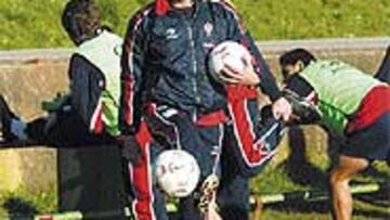 Antonio Maceda continuará en el Sporting un año más, salvo cambio de última hora.