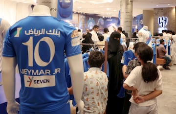 La tienda oficial de Al Hilal ya vende la camiseta del astro brasileño con el 10