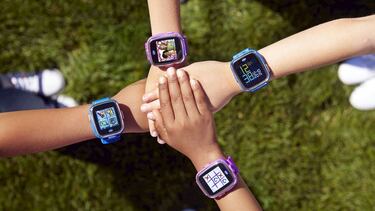 Un niño de 4 años se pone a jugar con un smartwatch y acaba entrando la policía en la guardería