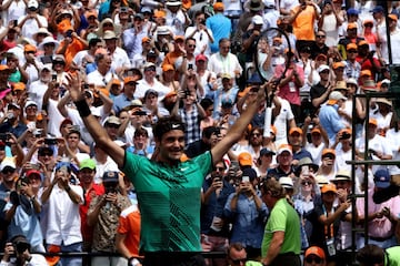 Una nueva final entre dos de las raquetas más fascinantes de todos los tiempos. Hoy ganó Federer bajo un sol de justicia en Miami. Nadal tuvo sus oportunidades de romper el servicio del suizo pero no lo consiguió. A pesar de eso, dejó una muy buena impresión. Veremos lo que pasa cuando llegue el momento de jugar en tierra batida. Aquí el resumen del partido en fotos.