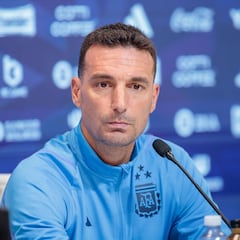 Scaloni: “Nos estamos haciendo el harakiri con Messi”