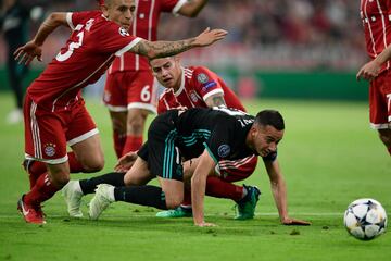 Lucas Vázquez con Rafinha y James Rodríguez.