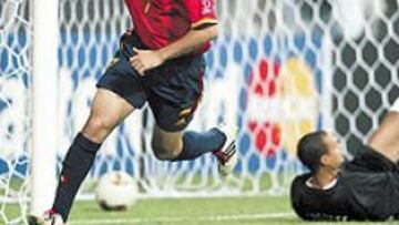 <B>RAÚL PARA TODOS</B>. El delantero madridista fue un pilar con Clemente, con Camacho y ahora con Sáez.