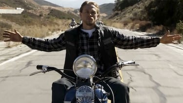 Charlie Hunnam admite que “robó todo lo que no estaba clavado en el suelo” de ‘Sons of Anarchy’