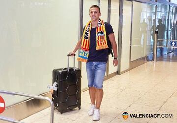 Nemanja Maksimovic, en el aeropuerto.