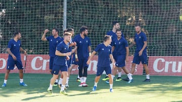 Sesión de entrenamiento del Cádiz en Murcia.