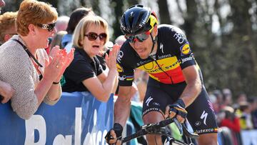 Philippe Gilbert rueda en el Kapelmuur durante la primera etapa de los Tres D&iacute;as de La Panne.