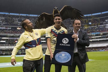 El canterano de América recibió un reconocimiento por parte de la directiva de las Águilas