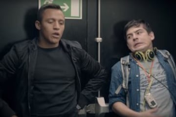 Alexis Sánchez ha llevado un paso más allá su actuación en las publicidades. Con Movistar ha hecho verdadores nanometrajes, con divertidas historias.