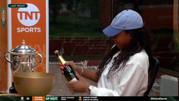 Coco Gauff struggles with champagne bottle in hilarious Roland Garros celebration