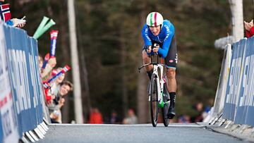 El ciclista italiano Gianni Moscon rueda durante la contrarreloj individual de los Mundiales de Bergen.