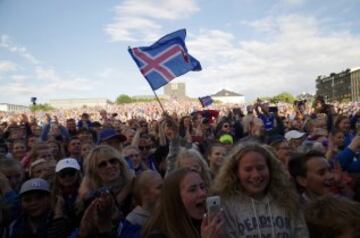 Las im芍genes del recibimiento a la selecci車n de Islandia