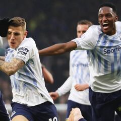 Yerry Mina está disponible para jugar este viernes ante Burnley