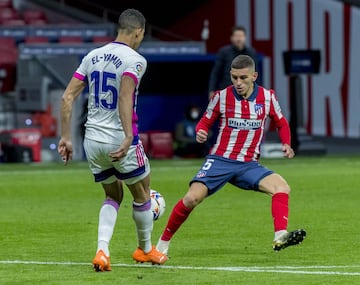El centrocampista lleg¨® cedido por el Arsenal, ha jugado poco, pero ha tenido un buen rendimiento cuando Simeone cont¨® con ¨¦l. Torreira ha sido un jugador muy generoso en el esfuerzo, potente en el juego f¨ªsico. Jug¨® 19 partidos de LaLiga (un gol), dos de Copa y cinco de Champions. Con 25 a?os tiene complicado su continuidad de rojiblanco.