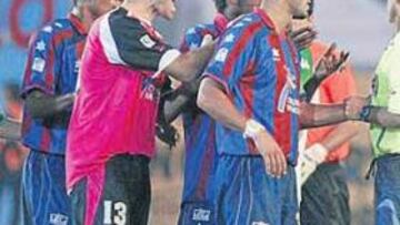 <b>PATINAZO. </b>Álvaro fue expulsado, como Motta, en la pasada jornada, pero su sanción es mayor que la del barcelonista.