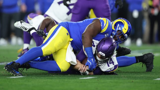Rams igualan récord de sacks en juego de playoffs para avanzar a la Ronda Divisional