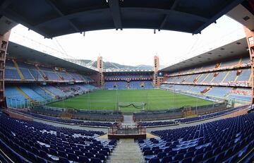 Está situado en la ciudad italiana de Génova. El estadio fue inaugurado el 22 de enero de 1911. Es propiedad del municipio genovés y es la casa de los equipos Genoa y Sampdoria. 