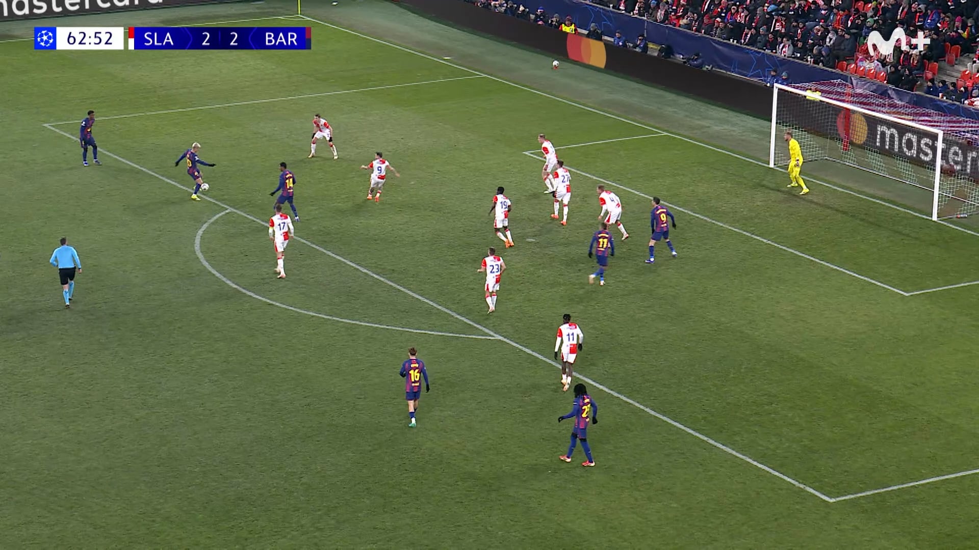 Cuando los nervios aparecían en Can Barça, llegó Dani Olmo y marcó esta barbaridad de golazo