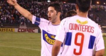 Alcanzó a jugar un partido por la UC en el 2005 y partió a River Plate. Ahí jugó 21 partidos, luego tuvo pasos por Israel, México y Perú, antes de volver otra vez a Católica años más tarde. Aún defiende al cuadro cruzado.